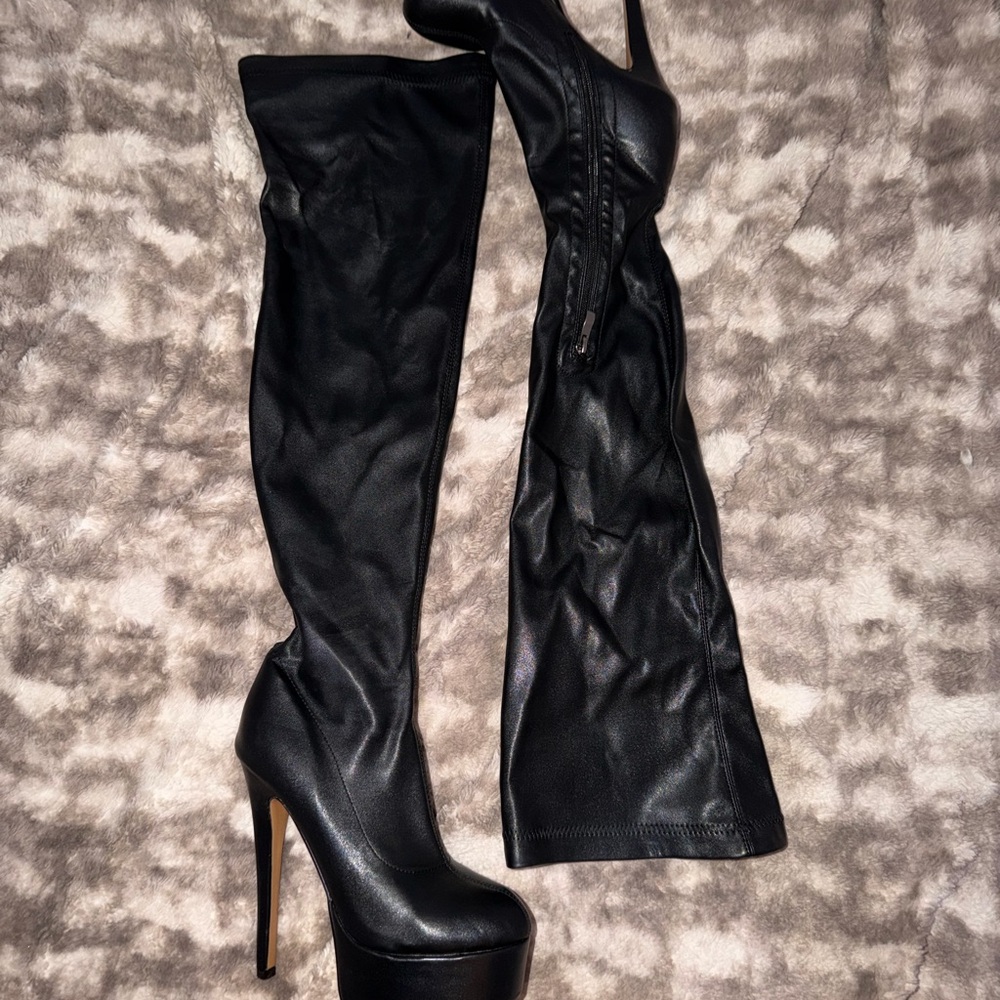Elegant Black Over-the-Knee Boots